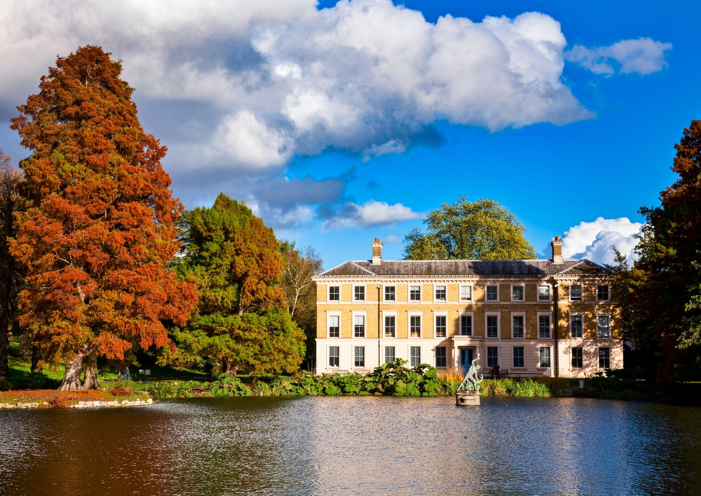 Kew Palace and lake