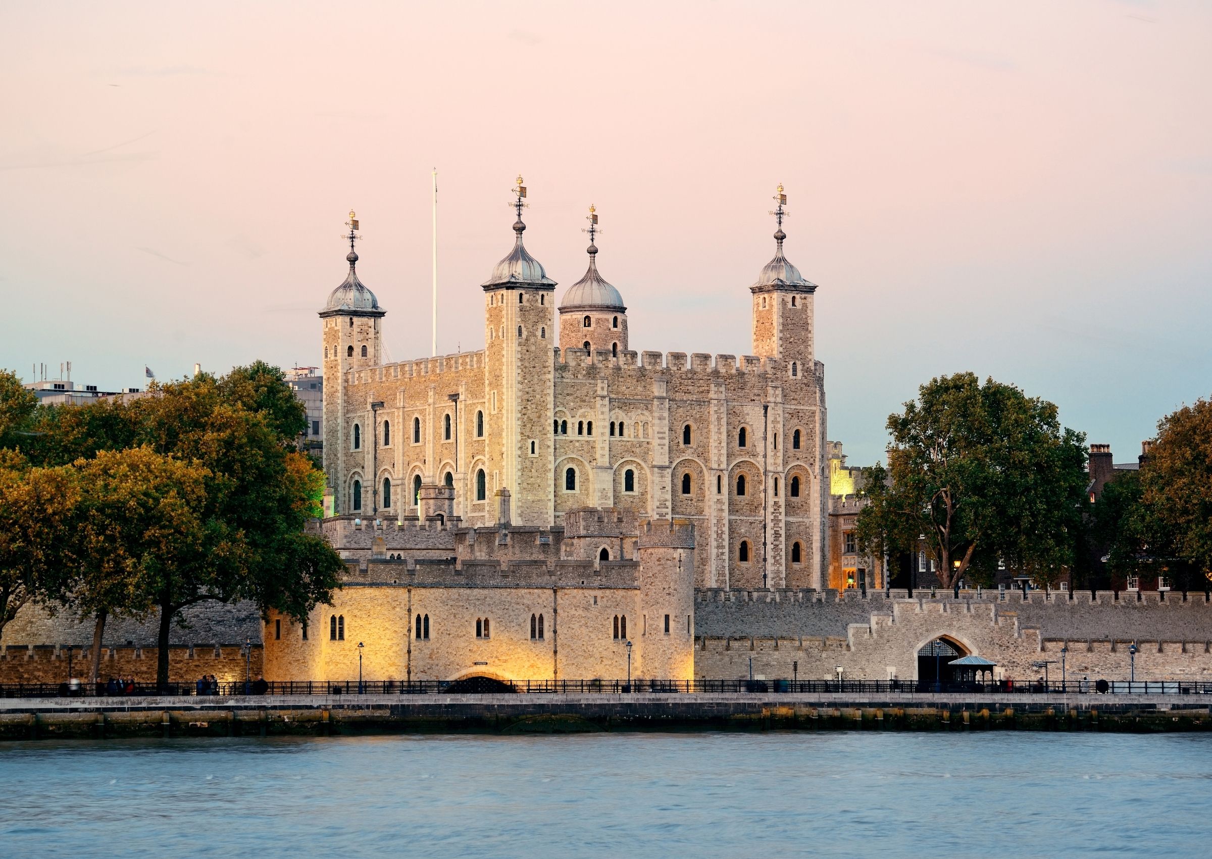 Visit tower of london sunset