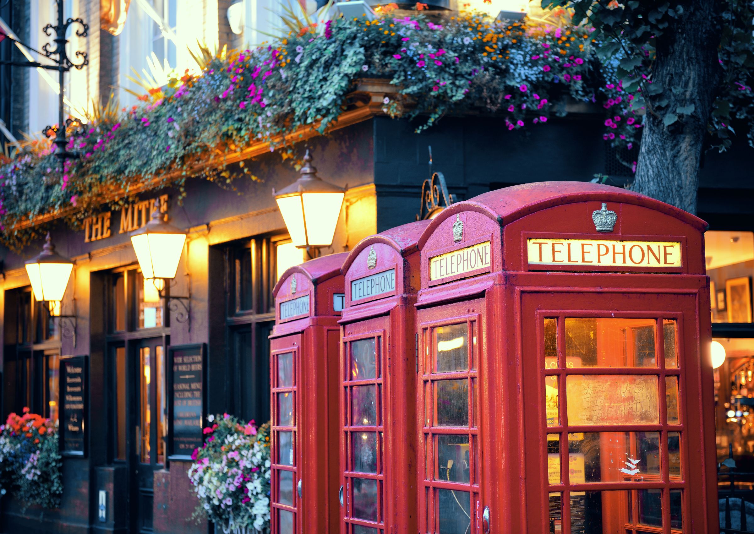 English pub red phone booth visit London